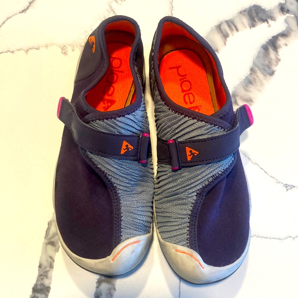 Plae Cam style shoe in deep space purple